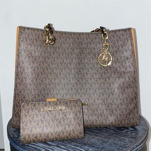 Michael Kors Jet Set Travel Tote Gold Chain